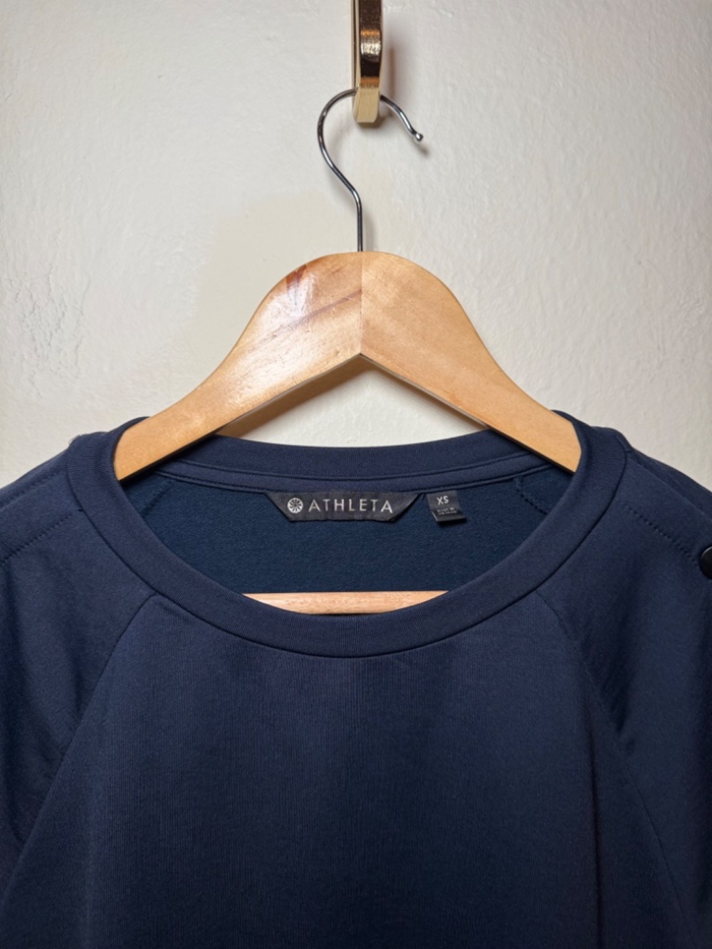 Athleta Snappy Sweatshirt XS Navy Snap Sleeve Athleisure Pullover Top - Picture 3 of 4